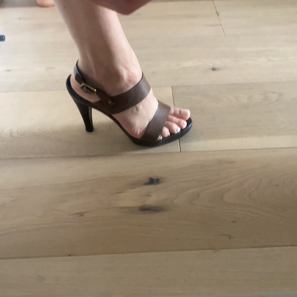 Bcbg brown strappy 7.5 - Picture 2 of 9